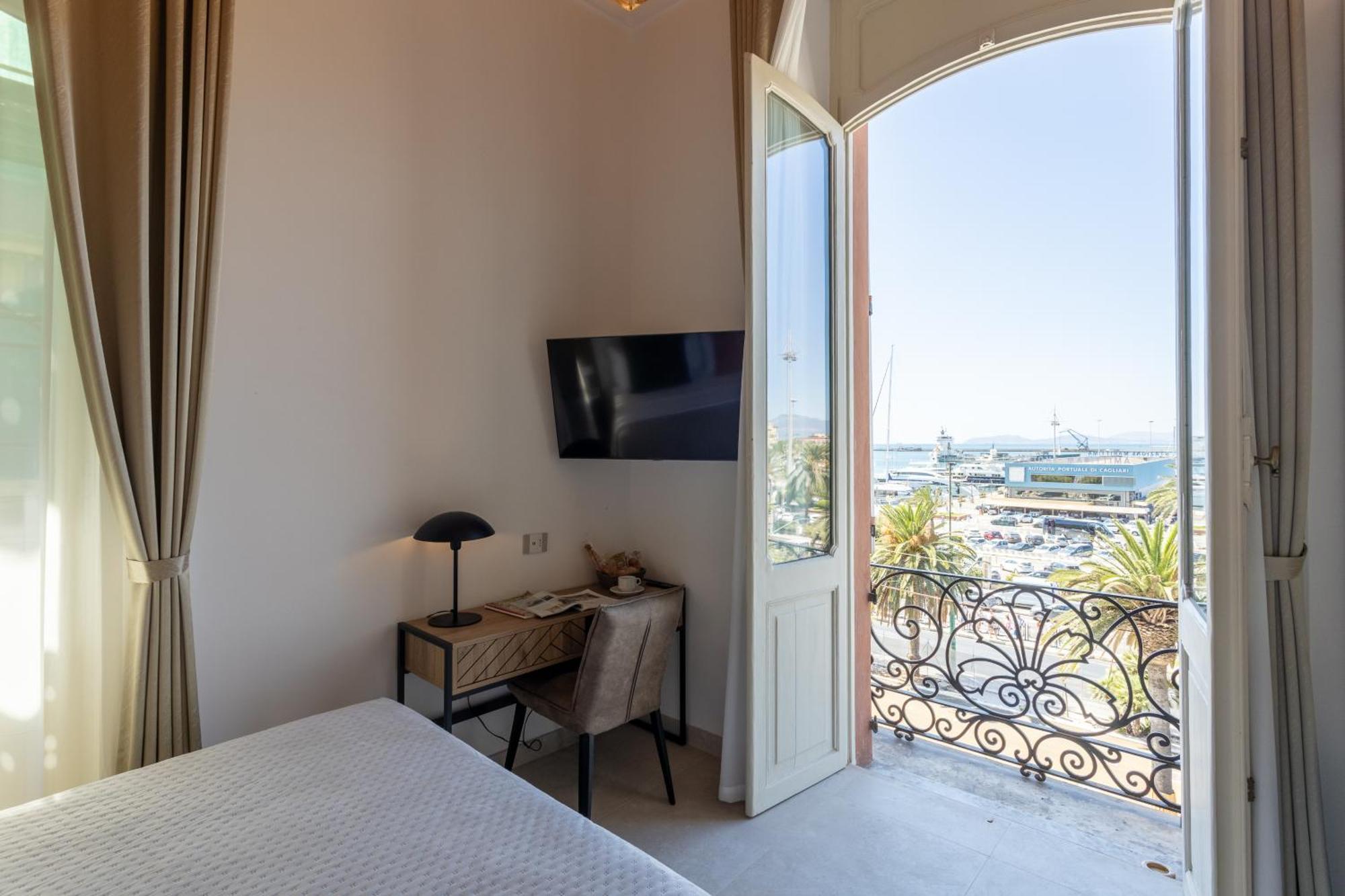 Magnini Rooms Cagliari Bagian luar foto