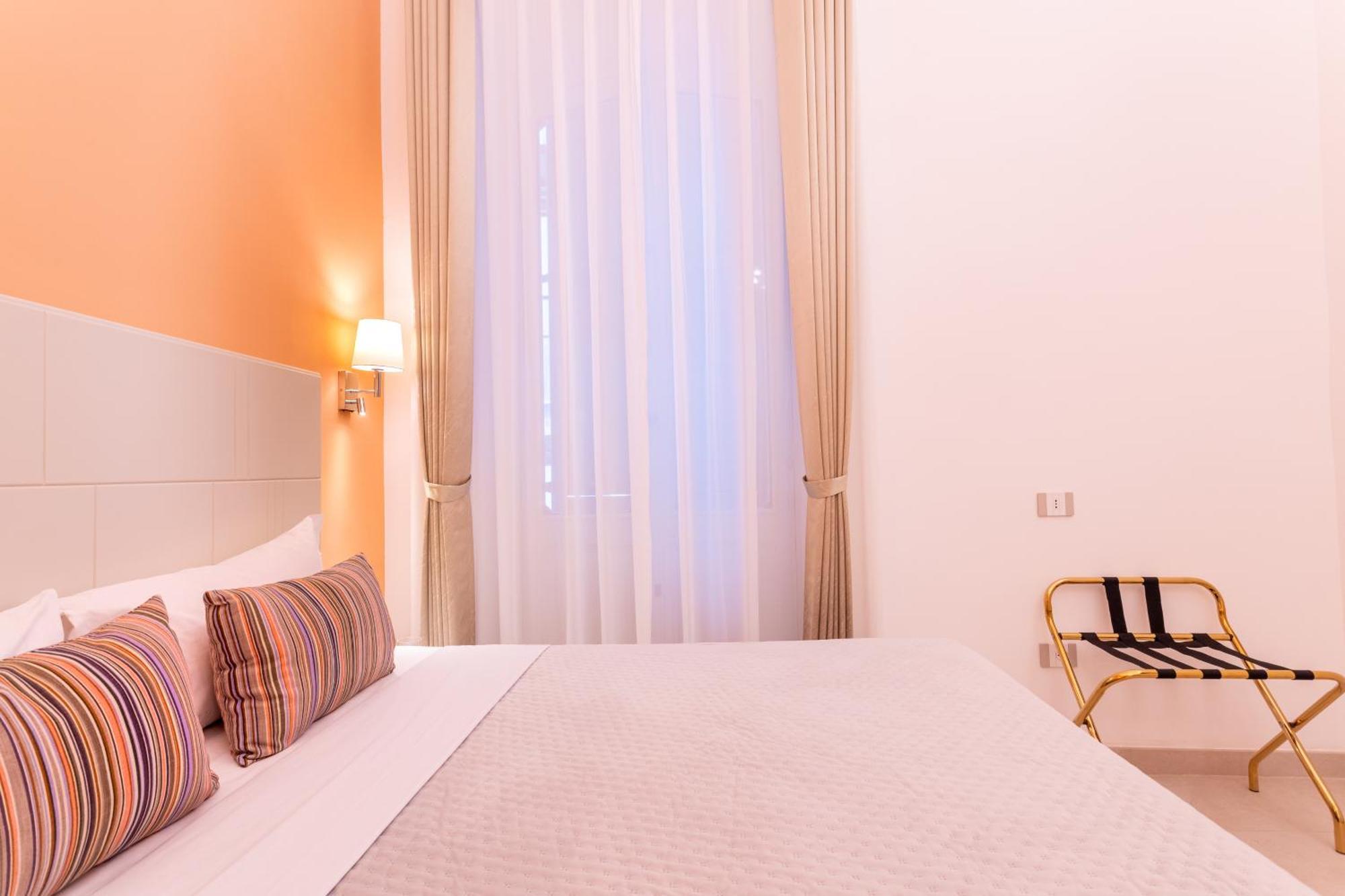 Magnini Rooms Cagliari Bagian luar foto