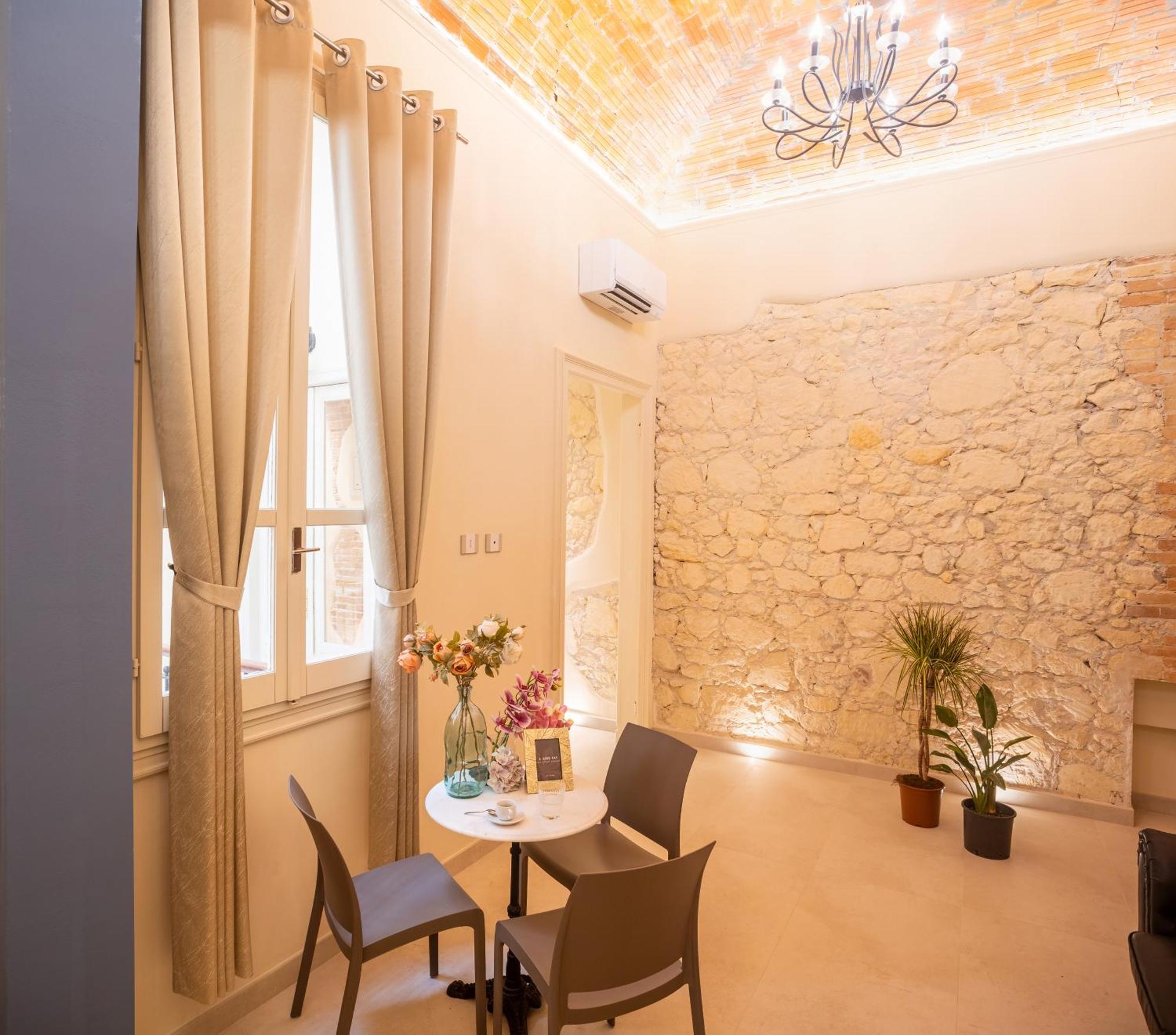Magnini Rooms Cagliari Bagian luar foto