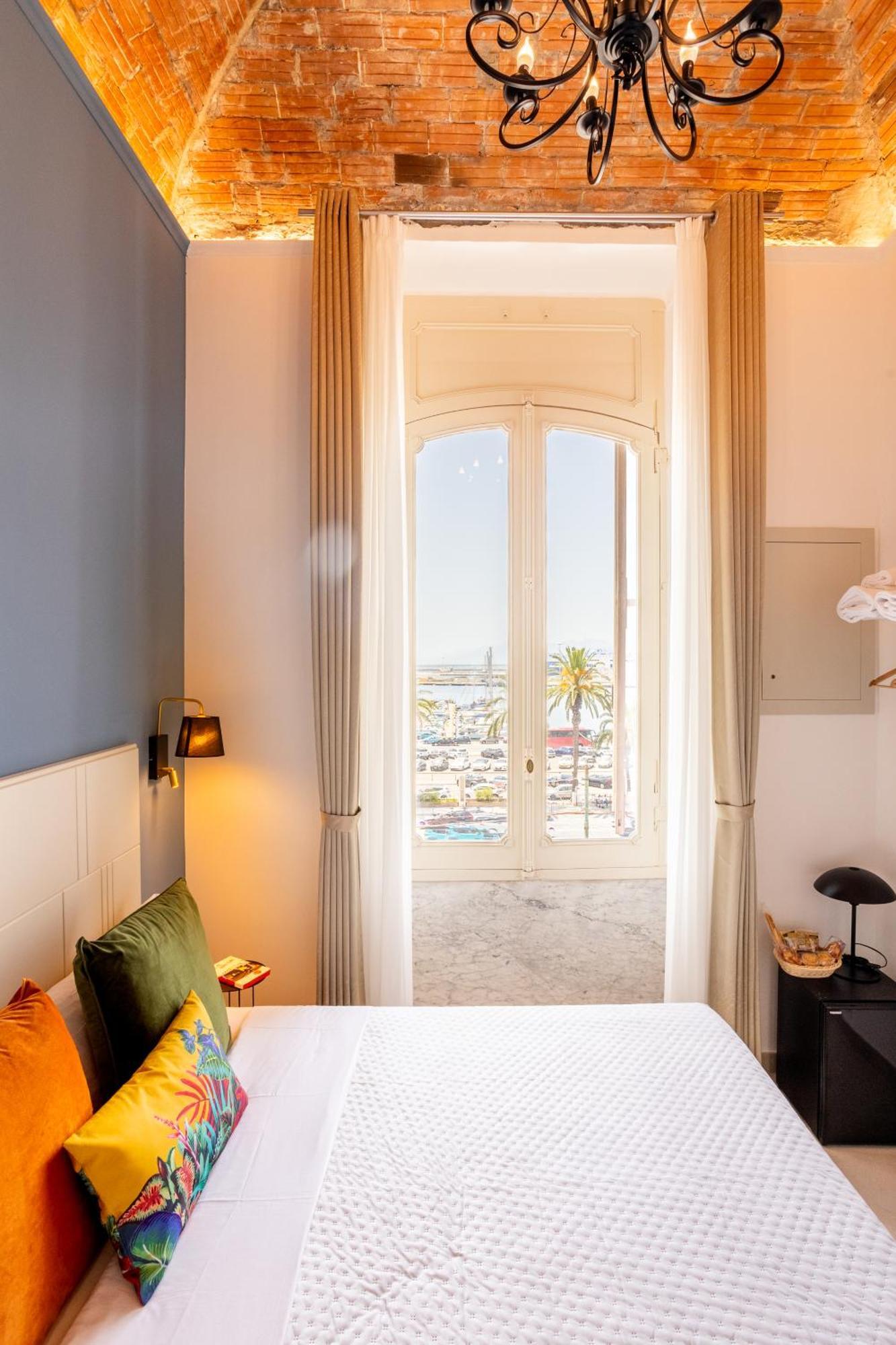 Magnini Rooms Cagliari Bagian luar foto